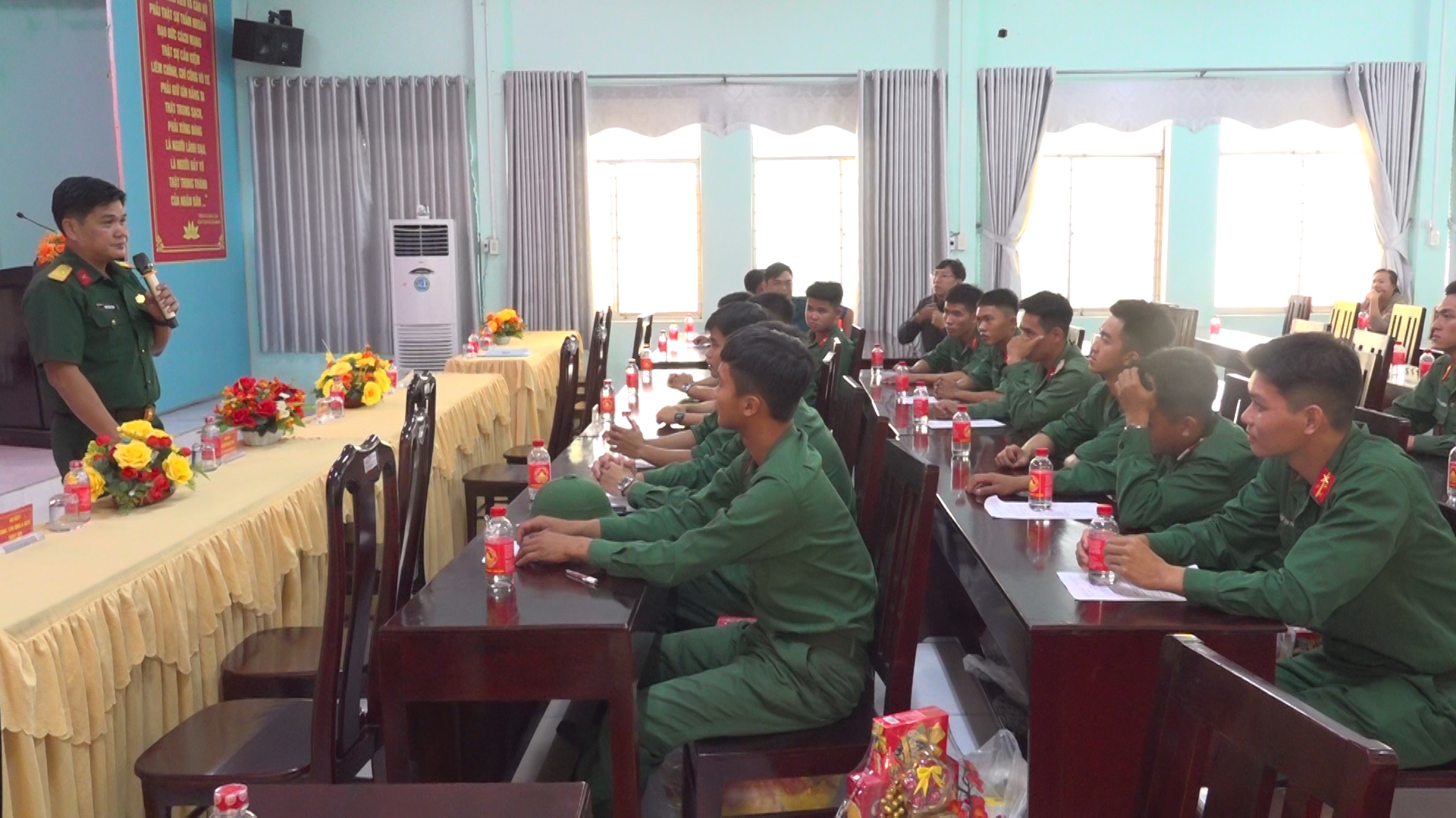 ĐÓN QUÂN NHÂN XUẤT NGŨ VỀ ĐỊA PHƯƠNG......